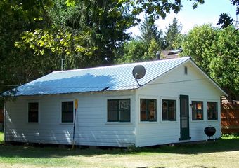 Cottage Three exterior with river view